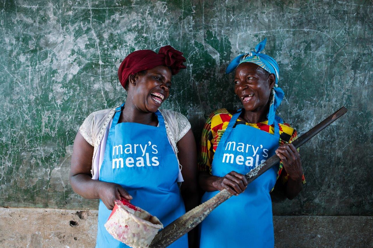 Dobrovoľníčky Mary’s Meals v školskom stravovacom programe